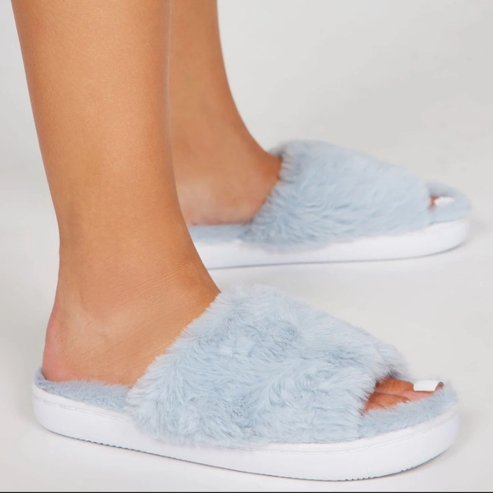 Blue causal slides-Women